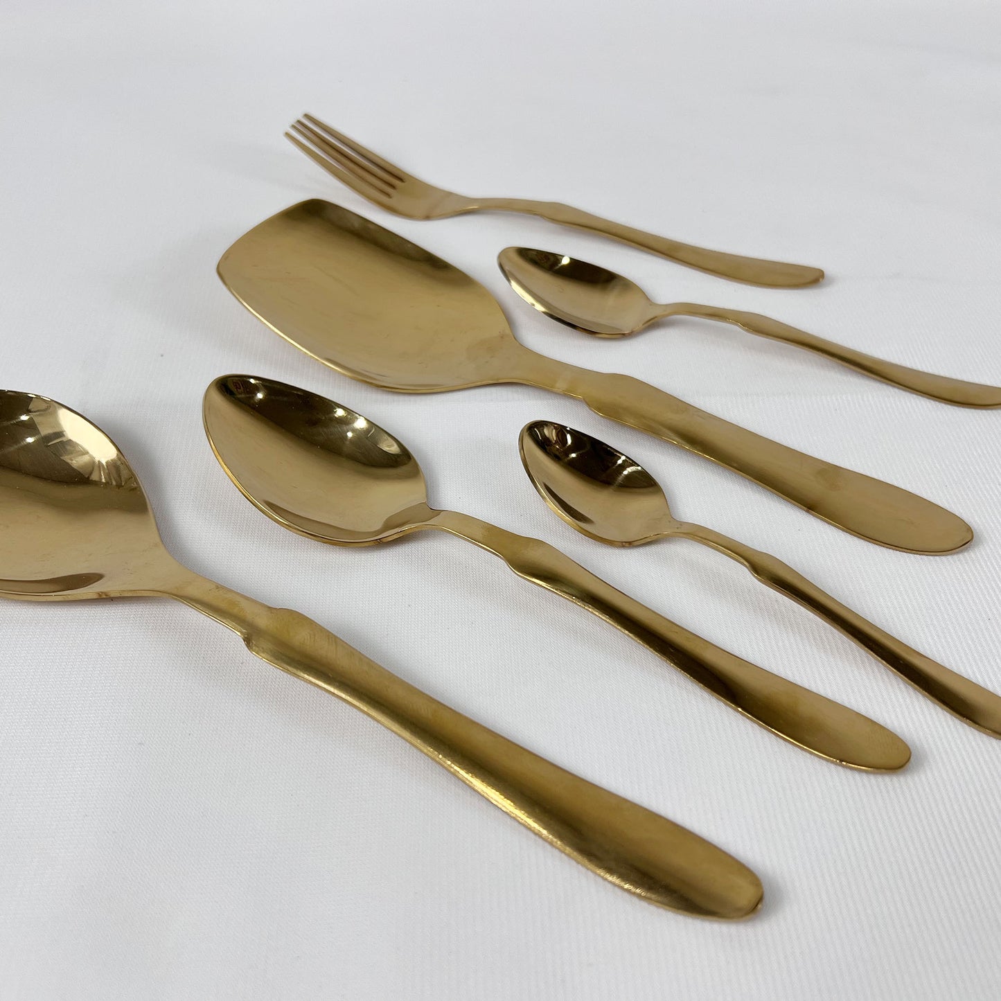 28 Pieces Stainless Steel Cutlery Gift Set - Gold Plated